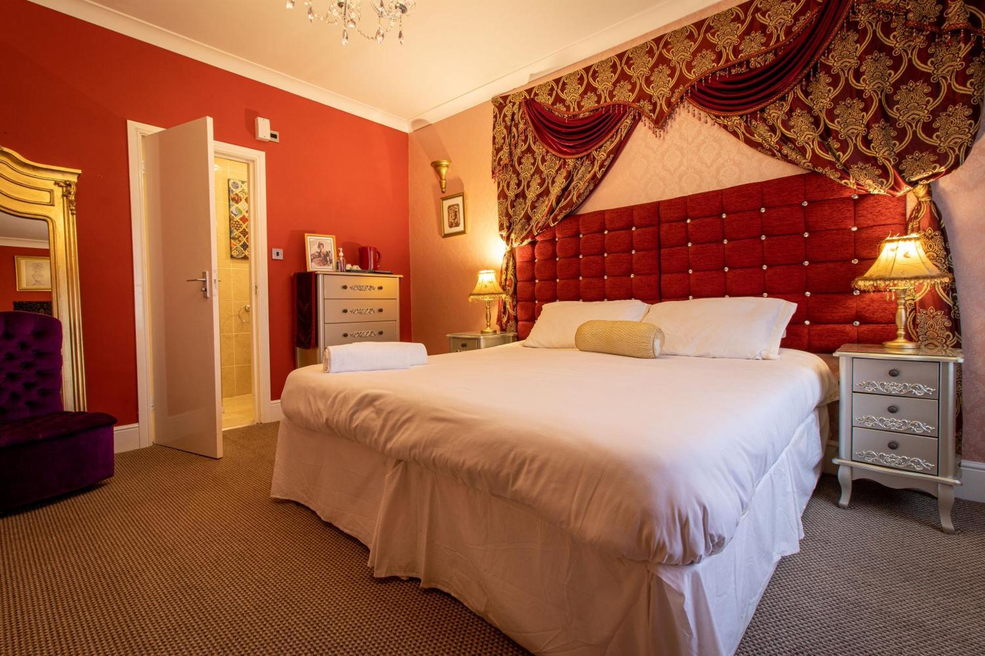 Rouge Hotel 4*