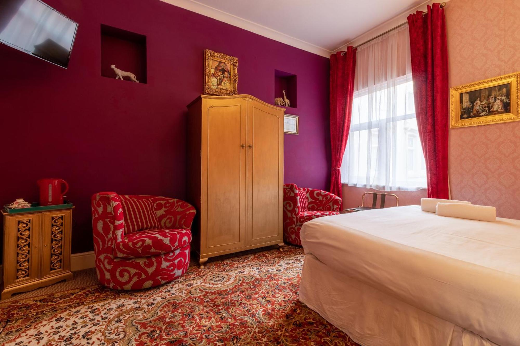 Rouge Hotel